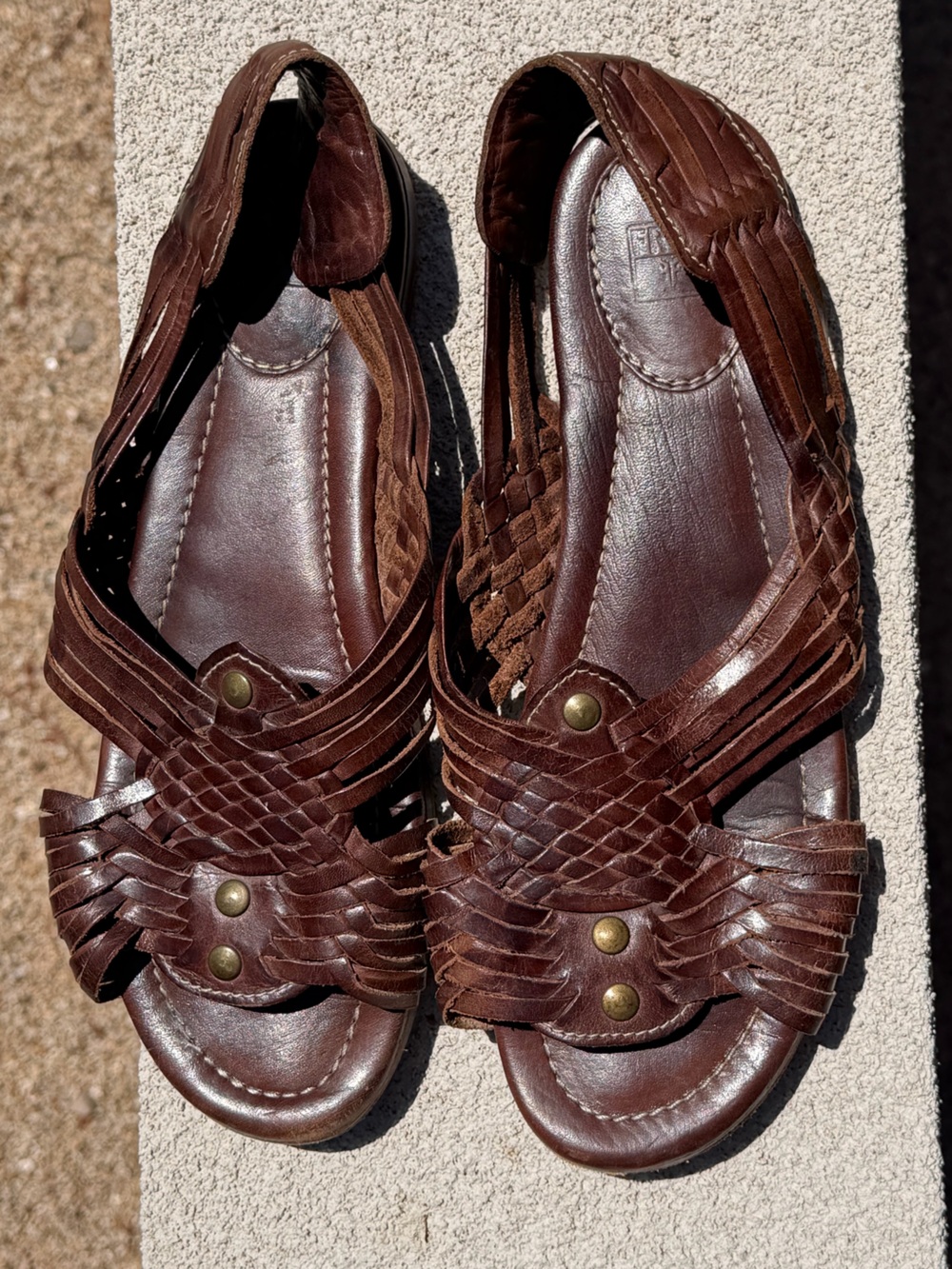 Frye Dark Brown Leather Huarache Woven Brass Tone Studded Sandals Size 9 Women’s